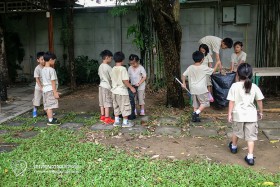 ป.1 กิจกรรมบำเพ็ญประโยชน์ทำความสะอาดโรงเรียน (25 ต.ค.60) Image 11