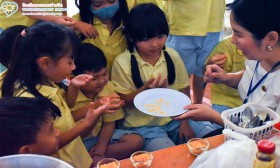 กิจกรรมประกอบอาหารในโครงการไข่ตัวน้อยของนักเรียนอนุบาล 3/1 Image 6
