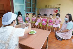 กิจกรรมประกอบอาหารบ้านเด็กเล็ก -ไข่เจียวต้นอ่อนทานตะวัน 25 ก ... Image 4
